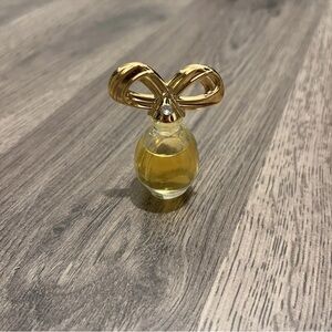 White Diamonds Elizabeth Taylor 0.12 Fl.
Oz 1.7 ml Perfume travel purse size